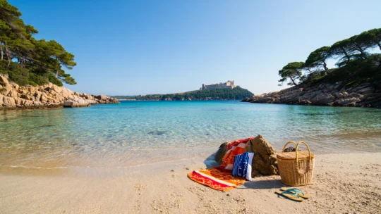 Plages de Calvi : les plus belles criques à découvrir en Corse