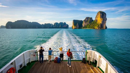 Traversée de Phuket à Koh Phi Phi en bateau ou ferry : comment s'y prendre ?