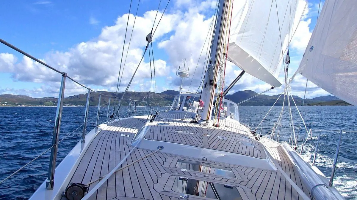 le tarif d'une location voilier avec skipper