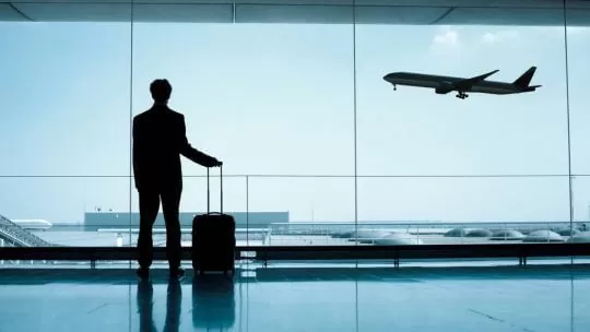 Comment bien préparer son voyage en avion ?