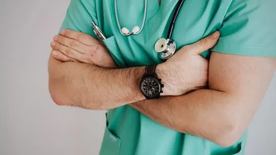 Comment trouver un médecin de garde pendant ses vacances en France ?