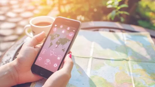 Applications indispensables en voyage : simplifiez votre aventure