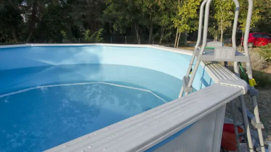 Quels sont les équipements de sécurité indispensables dans un parc aquatique ?