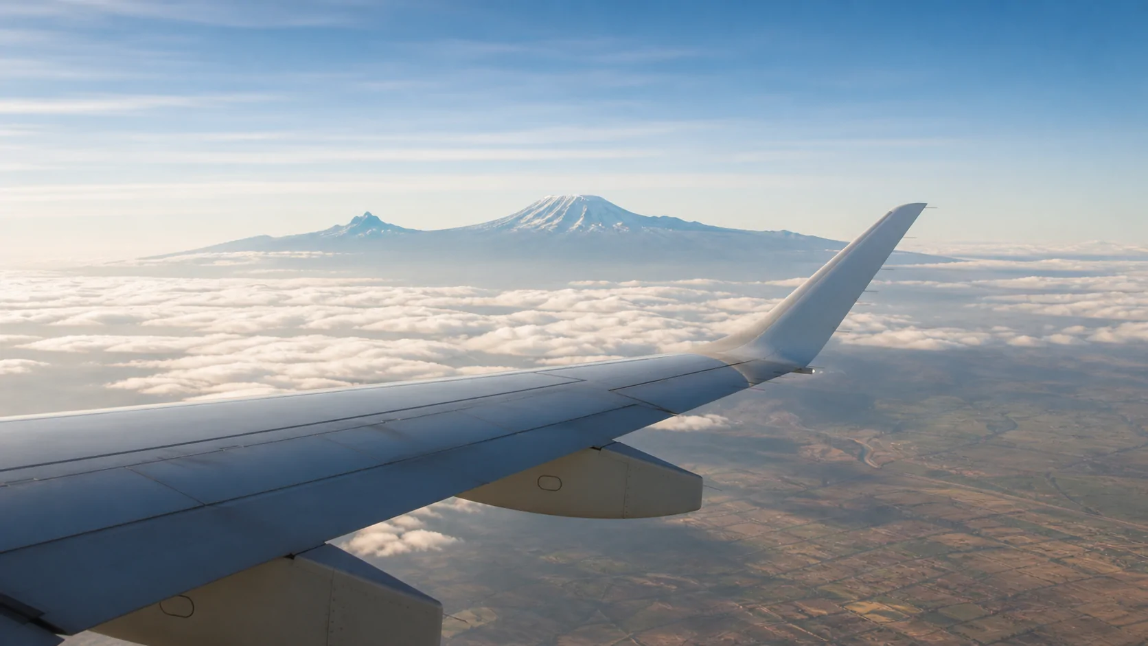 Vue du Kilimandjaro depuis un avion arrivant en Tanzanie